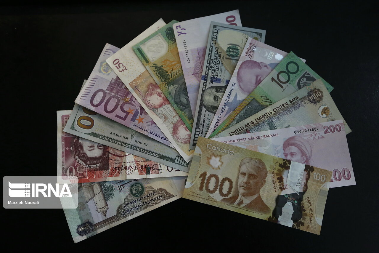 نرخ رسمی یورو و ۲۲ ارز دیگر کاهش یافت