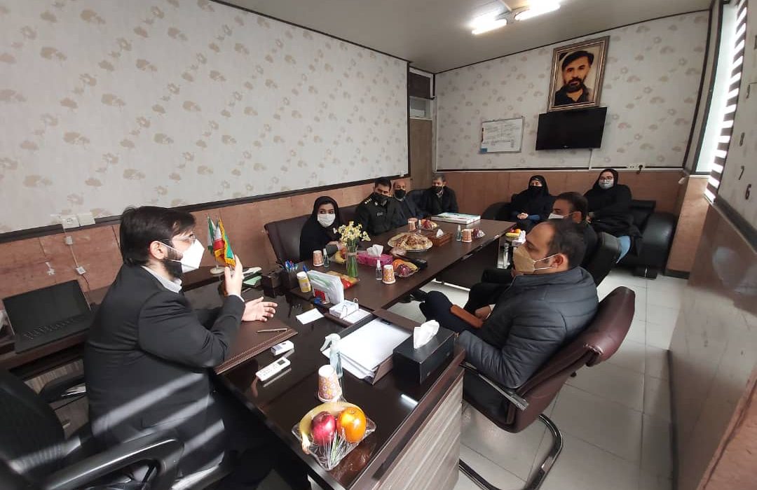 شهردار ناحیه ۲ منطقه ۷ تهران و جانشین کلانتری ۱۰۶ نامجو با رئیس خیریه شهرستانی دیدار کردند