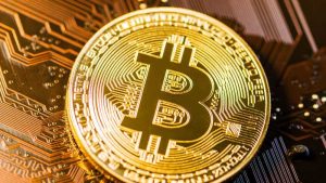 نقد و بررسی مزایا و معایب سرمایه‌گذاری در بیت کوین