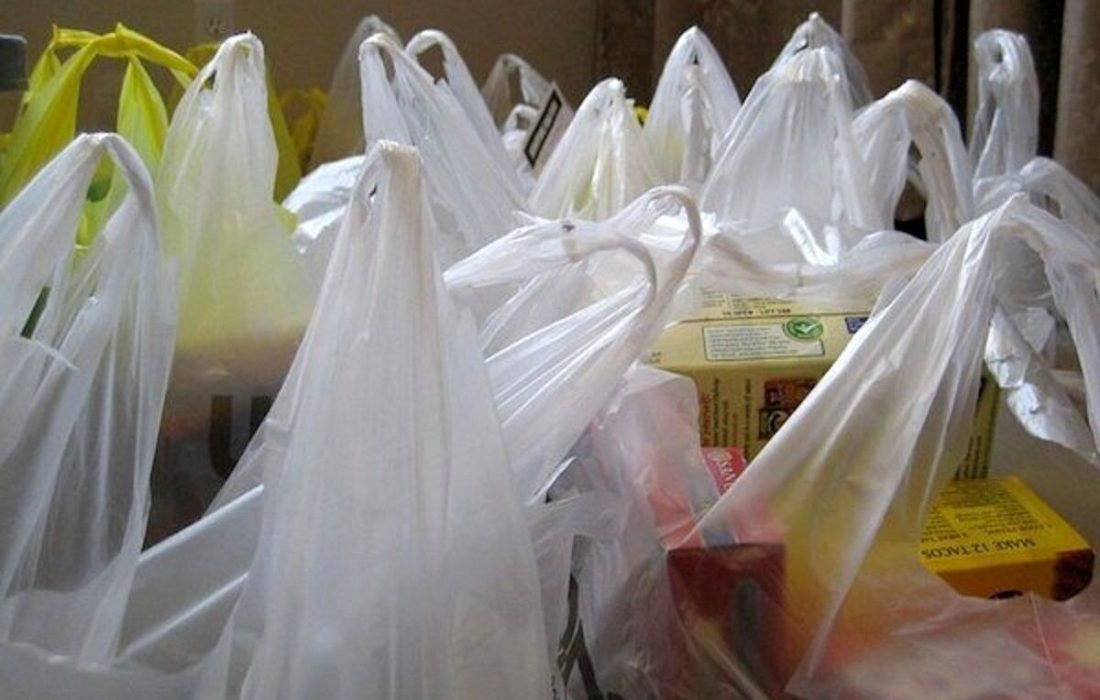 ممنوعیت عرضه رایگان کیسه‌های پلاستیکی در فروشگاه‌های زنجیره‌ای اعلام شد