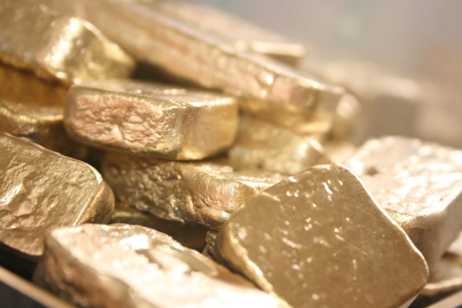 خرید طلای آب‌شده: چرا این نوع طلا برای سرمایه‌گذاری مناسب است؟