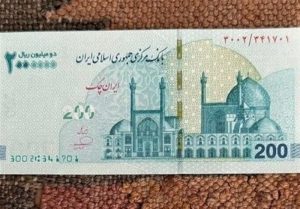 توزیع ایران چک‌های ۲۰۰ هزار تومانی جدید در بانک‌ها آغاز شد