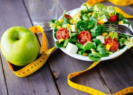 کاهش وزن پایدار: چگونه با کم کردن تدریجی کالری به وزن ایده‌ آل برسیم؟