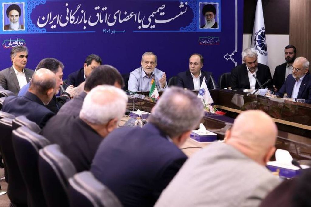 دیدار بخش خصوصی با رئیس جمهور/ فرزین: برنامه بانک مرکزی توسعه بازار دوم ارز تجاری است