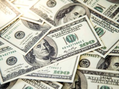 دلار دوباره به سقف ۱۳۰ هزار تومان رسید؛ بازارساز نرخ را کاهش داد