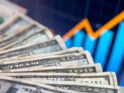 دلار از کنترل خارج شد؛ رشد ۲۳۰۰ تومانی در یک روز به ۱۳۰۶۹۰ تومان