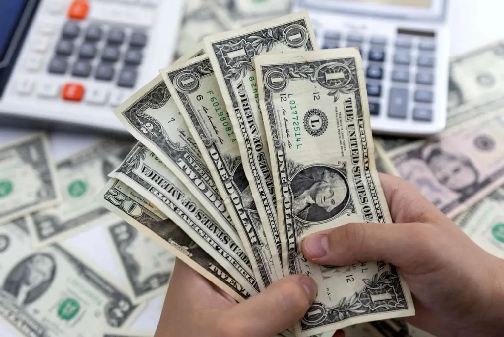 بازار ارز تجاری با عرضه ۳۳۰ میلیون دلار تقویت شد