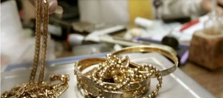 طلا در مسیر نوسان شدید؛ خرید طلا تا فردا توصیه نمیشود