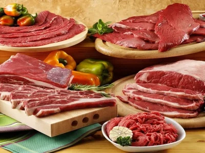 چالش تامین گوشت قرمز؛ توقف ثبت سفارش و کسری ۲۰ هزار تنی بازار