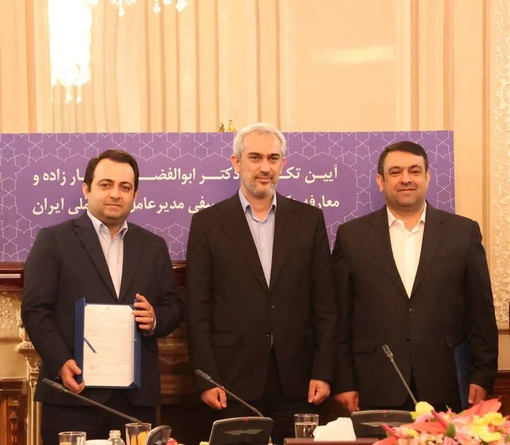 آیین تودیع و معارفه مدیرعامل جدید بانک ملی برگزار شد