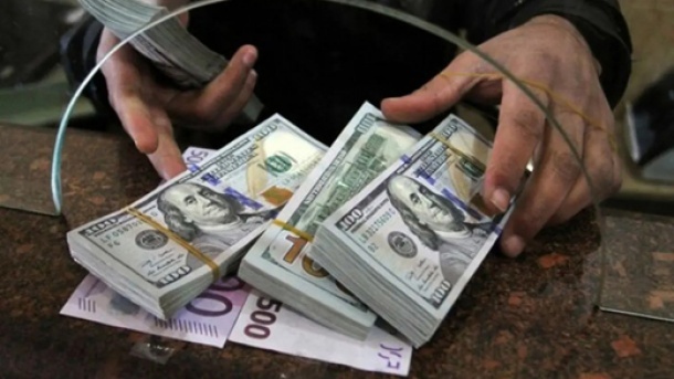 نوسانات قیمت دلار و یورو در مرکز مبادلات امروز