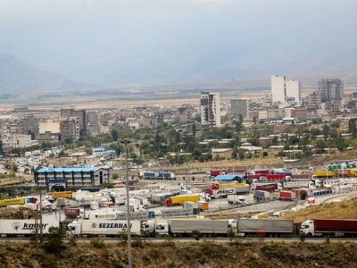 پذیرش کامیون‌های ایرانی در ترکیه با کندی روبه‌روست و صف بازرگانان همچنان طولانی است