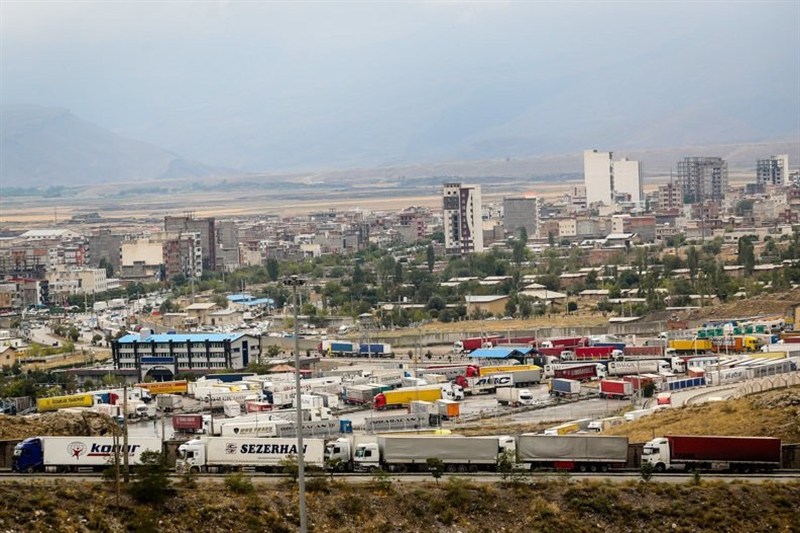 پذیرش کامیونهای ایرانی در ترکیه با کندی روبهروست و صف بازرگانان همچنان طولانی است