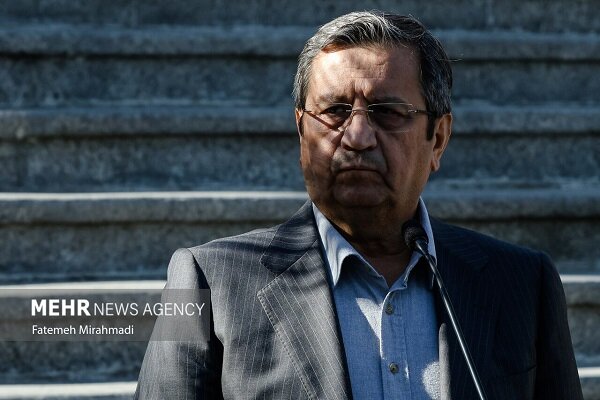 همتی: تامین ارز کالاهای اساسی و دارو بدون مشکل انجام میشود
