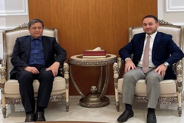 همتی در بغداد: رفع موانع مبادلات تجاری و بانکی ایران و عراق در دستور کار است