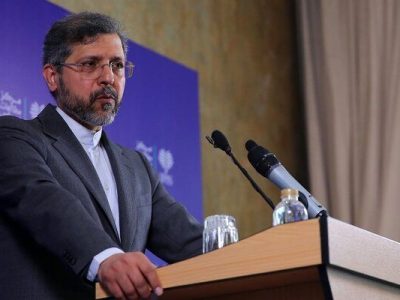 معاون عراقچی: تهدید اقتصادی ترامپ علیه ایران قربانیان بی‌گناه دارد و در جنگ اخیر هیچ لانچری بدون سرباز نماند